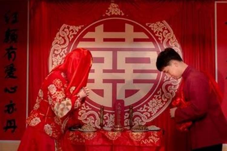 梦见跟家人一起去拜神结婚