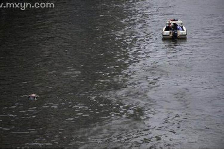 梦见死人漂浮在水里