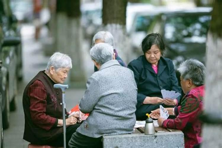 梦到年龄大的高龄老人什么意思