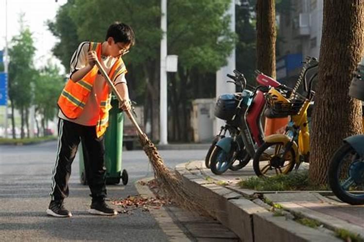 梦见有人扫大街什么梦