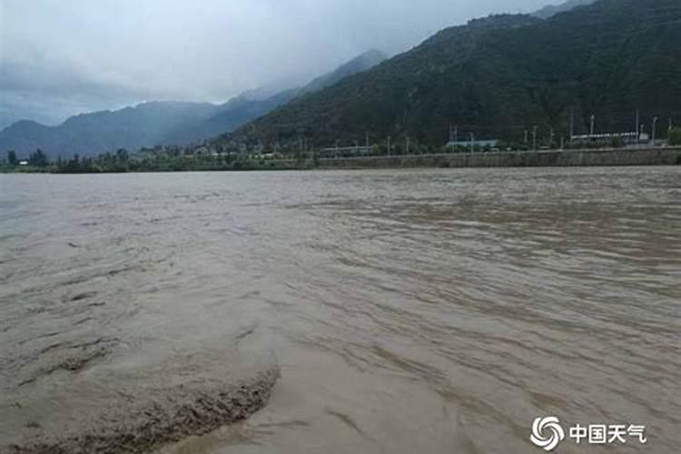 梦见大雨大河水暴涨