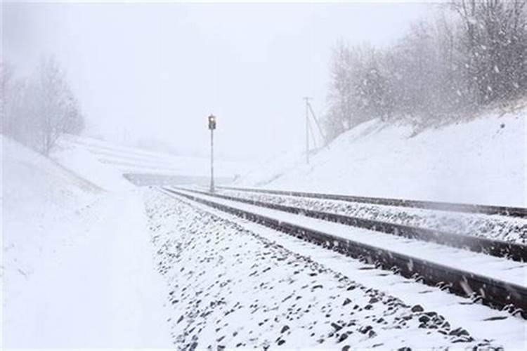 梦到出太阳下大雪