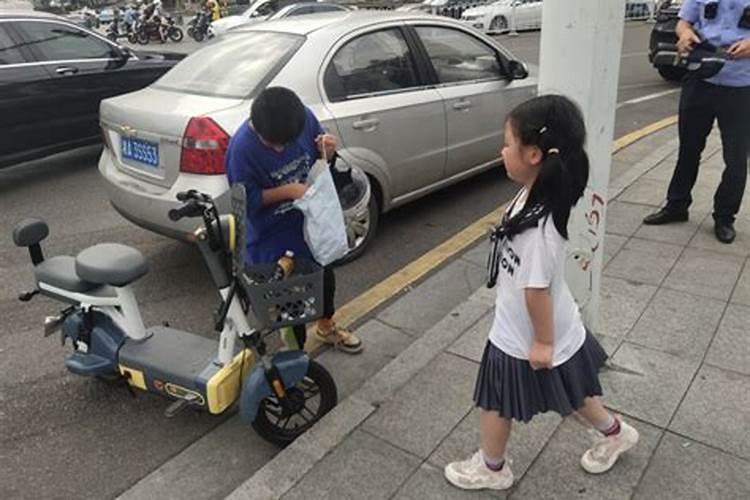 梦到用自行车载女孩子