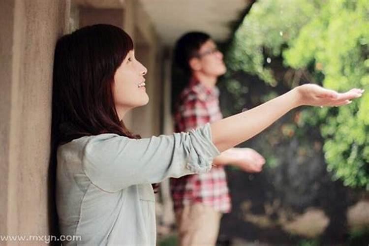 梦见前女友和别人谈恋爱