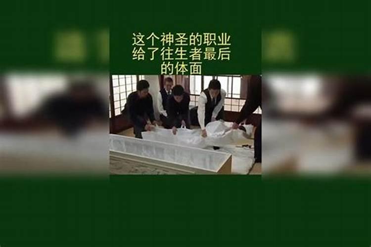 梦见给死去的亲人穿寿衣是什么意思呀