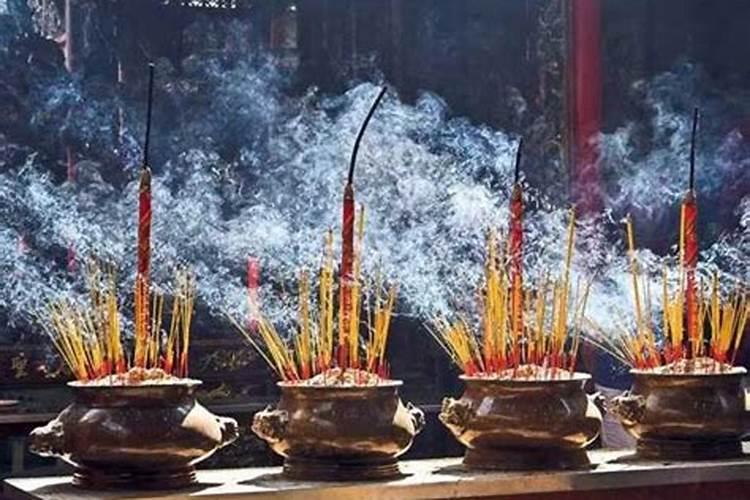 七月十五能去山上祭拜吗请问怎么写