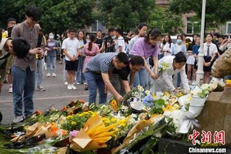 袁隆平清明节家人祭祀