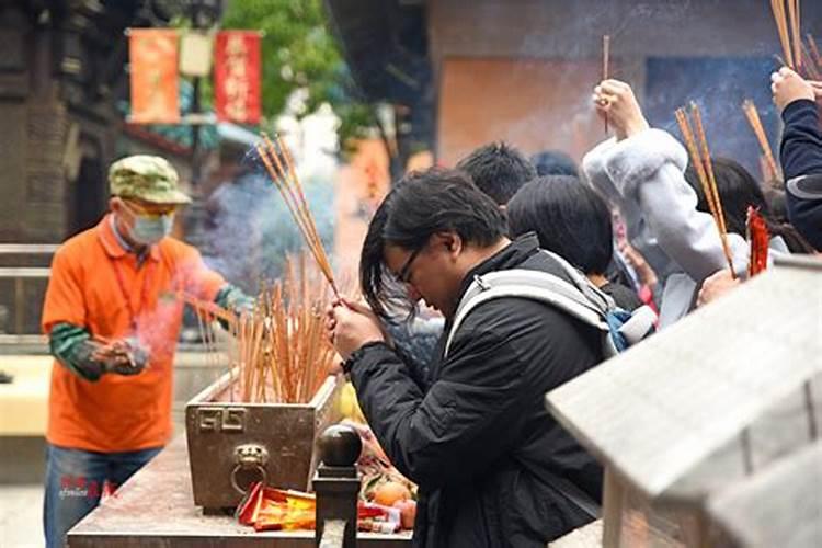 梦见龙在晚上出现是什么预兆呢