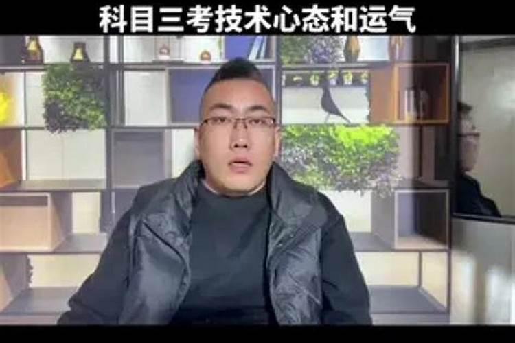 梦见爸爸出轨和爸爸吵架什么意思