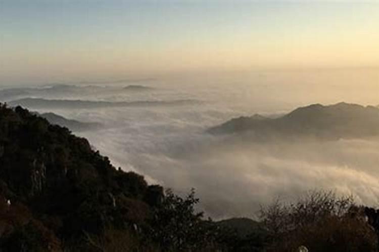 梦见大雨大水好不好呀