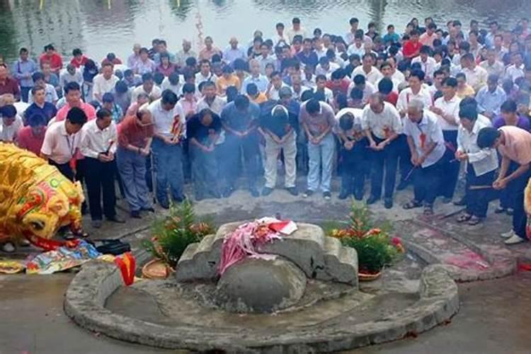 中秋节扫墓祭祖