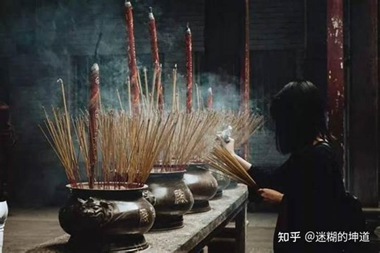 中秋节扫墓祭祖