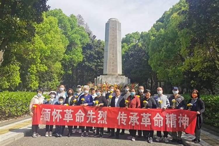 清明节祭扫革命烈士纪念碑