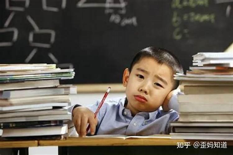 梦见老房子下雨天漏水