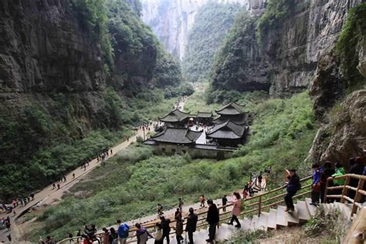 梦到认识女人来串门吃饭