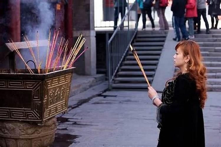 女人梦见在雨中奔跑预示什么呢